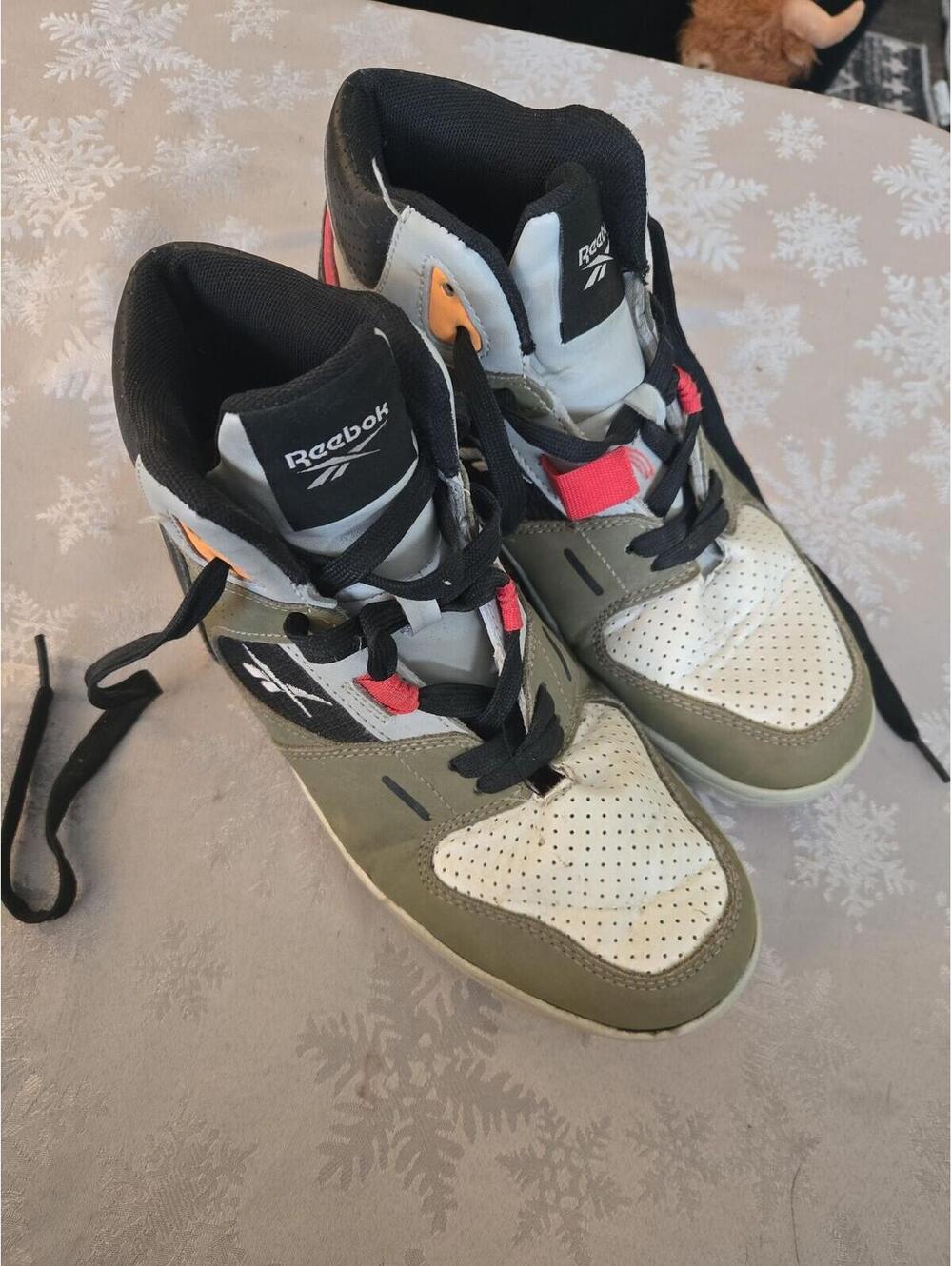 Reebok BB4500 Hi-Top Sneakers Olive Green and Cream - US 6Y